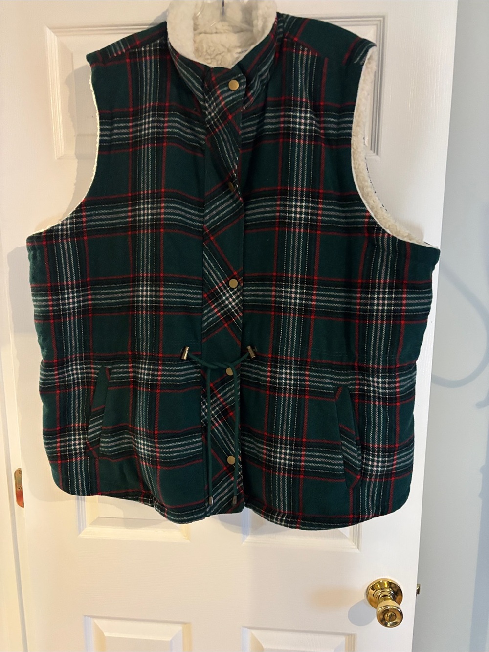 Plaid Sherpa-Lined Women’s Vest in Green and Red